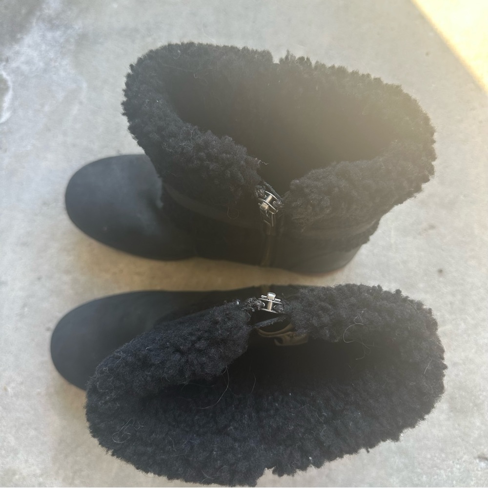 UGG Australia Blayre black leather shearling buckle moto boot womens 6.5 - Picture 4 of 8